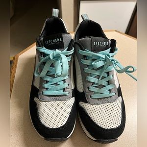 Skechers | BT21 White & Blue 'Van' uno Leather Sneaker Women | brand new size 8